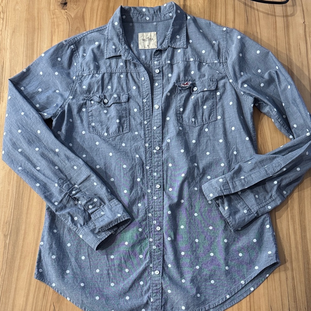 Hollister Blue and White Polka Dot Button Up Shirt. Size Medium.